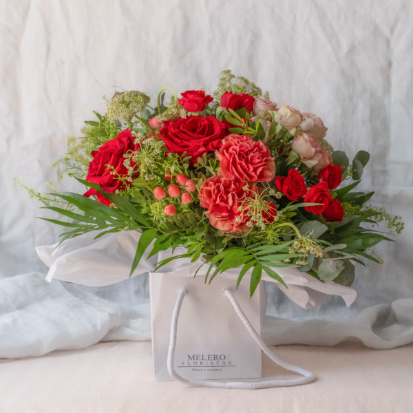 Flower Box con flores en tonos rojos