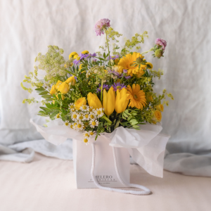 Flower Box con flores en tonos amarillos